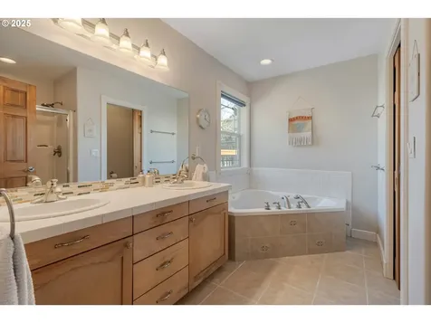 6403 SE Dunbar Drive Portland OR 97236