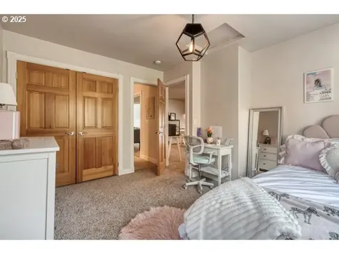 6403 SE Dunbar Drive Portland OR 97236