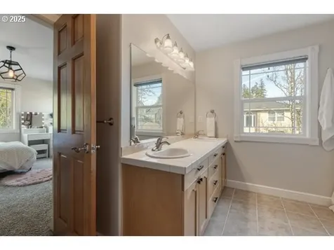 6403 SE Dunbar Drive Portland OR 97236