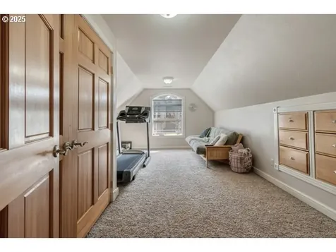 6403 SE Dunbar Drive Portland OR 97236