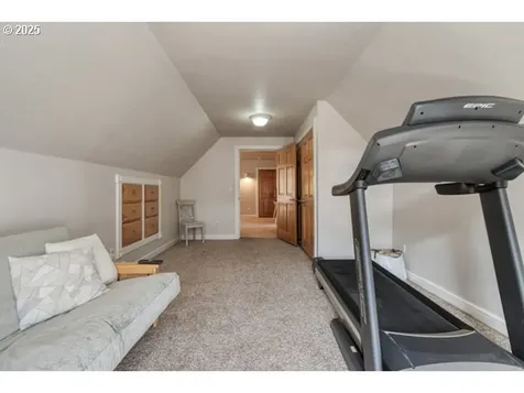 6403 SE Dunbar Drive Portland OR 97236