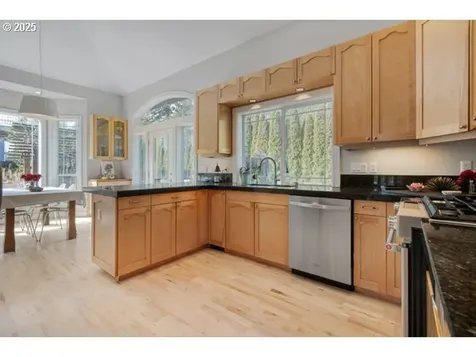 6403 SE Dunbar Drive Portland OR 97236