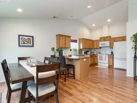 683 NE Summerfield Street Mcminnville OR 97128