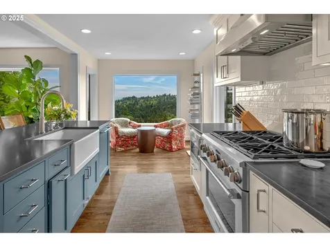 2732 NW Monte Vista Terrace Portland OR 97210