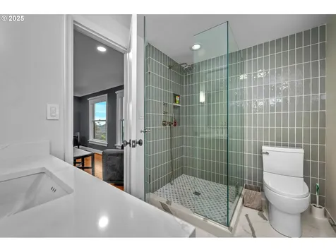 2732 NW Monte Vista Terrace Portland OR 97210