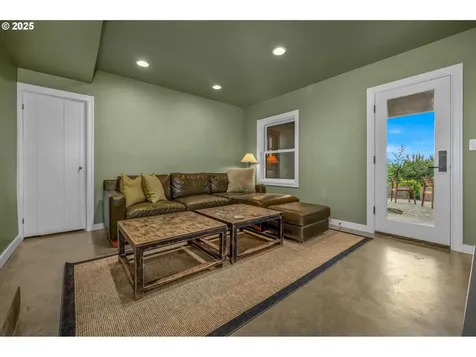 2732 NW Monte Vista Terrace Portland OR 97210