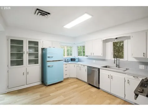 1945 NE Bell Drive Portland OR 97220