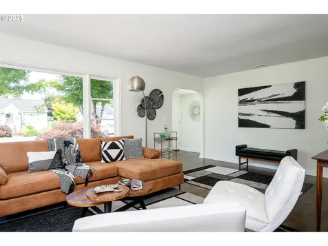 264 NW Ebberts Avenue Hillsboro OR 97124