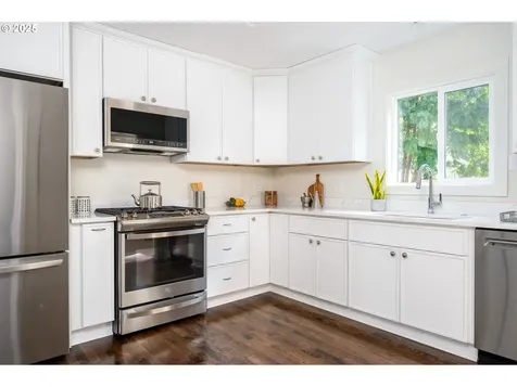 264 NW Ebberts Avenue Hillsboro OR 97124