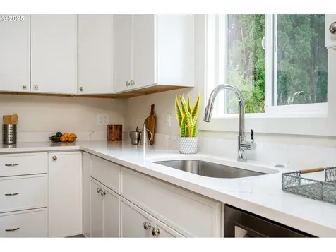 264 NW Ebberts Avenue Hillsboro OR 97124