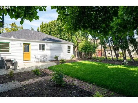 264 NW Ebberts Avenue Hillsboro OR 97124