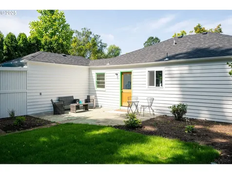 264 NW Ebberts Avenue Hillsboro OR 97124