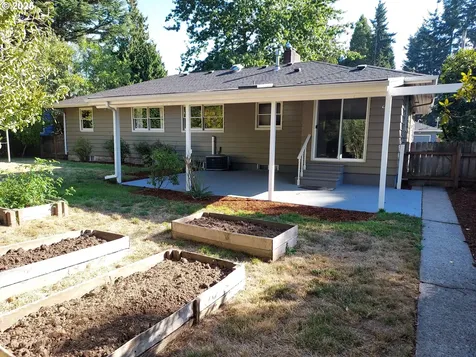 10329 NE Brazee Street Portland OR 97220