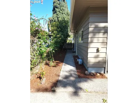 10329 NE Brazee Street Portland OR 97220