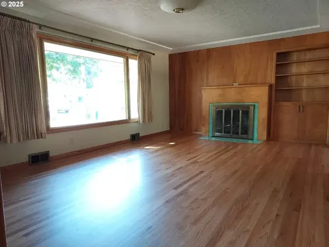 10329 NE Brazee Street Portland OR 97220
