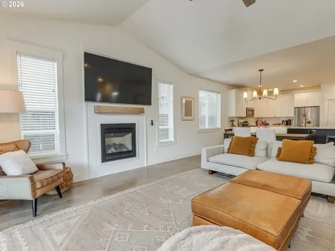 2893 4th Street Hubbard OR 97032