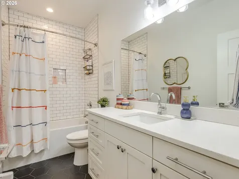 2893 4th Street Hubbard OR 97032
