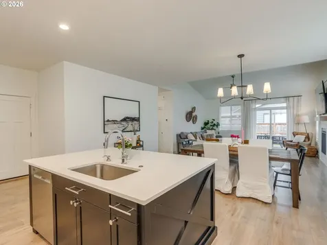 2893 4th Street Hubbard OR 97032