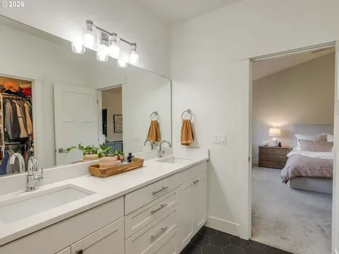 2893 4th Street Hubbard OR 97032