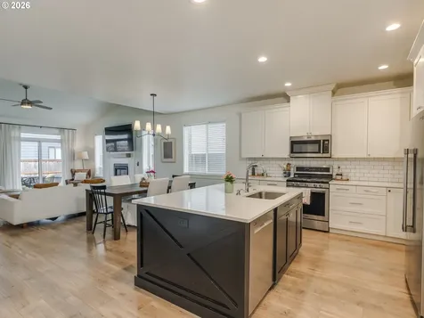 2893 4th Street Hubbard OR 97032