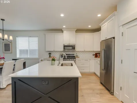 2893 4th Street Hubbard OR 97032