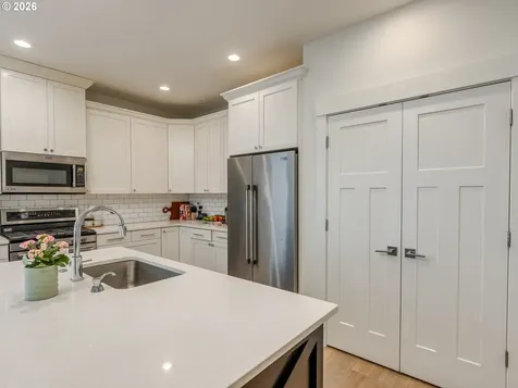 2893 4th Street Hubbard OR 97032