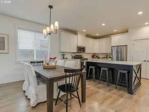 2893 4th Street Hubbard OR 97032