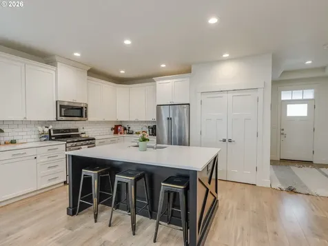 2893 4th Street Hubbard OR 97032
