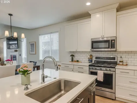 2893 4th Street Hubbard OR 97032