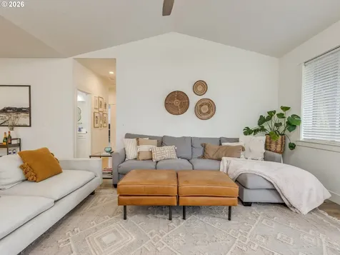 2893 4th Street Hubbard OR 97032