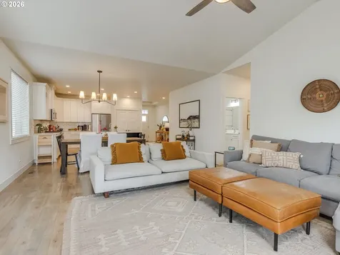 2893 4th Street Hubbard OR 97032