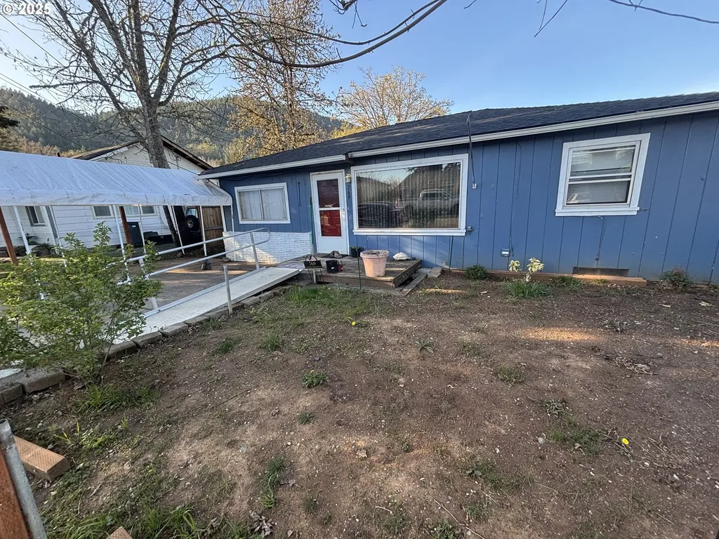 769 NE Christian Street Myrtle Creek OR 97457