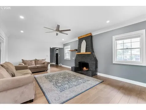 590 N Pershing Street Mt. Angel OR 97362