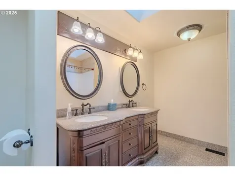1418 Grand Place Vancouver WA 98661