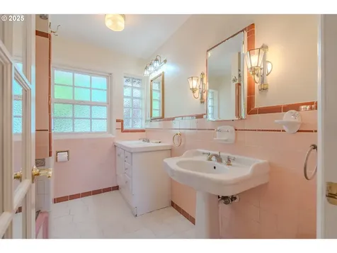 1418 Grand Place Vancouver WA 98661