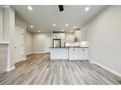 8157 SE Vermont Street Hillsboro OR 97123