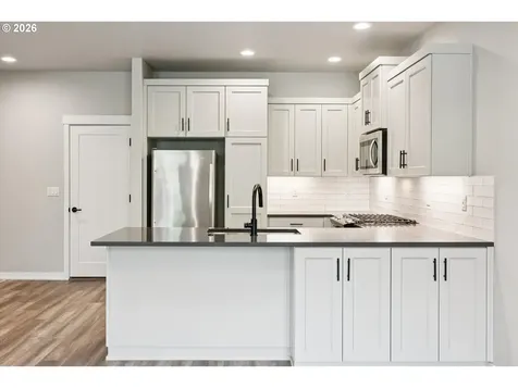 8157 SE Vermont Street Hillsboro OR 97123