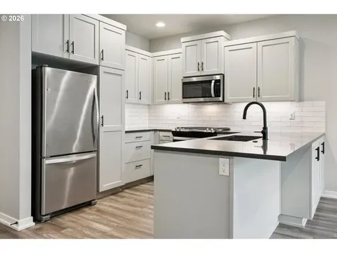 8157 SE Vermont Street Hillsboro OR 97123