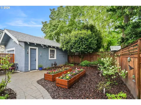 3926 SE Ankeny Street Portland OR 97214