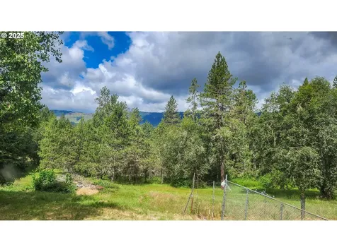 620 Nob Hill Road Roseburg OR 97471