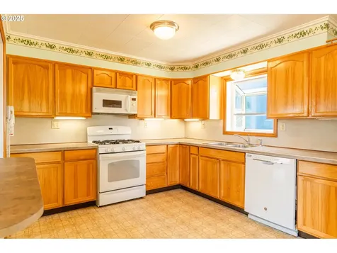 218 E D Street Rainier OR 97048