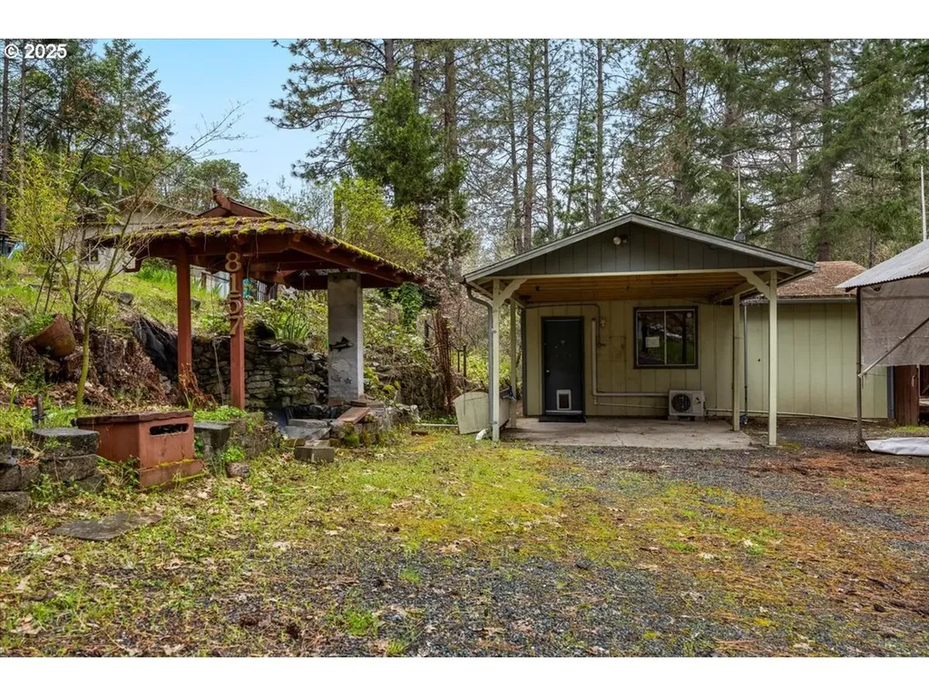 8157 Rogue River Highway Grants Pass OR 97527
