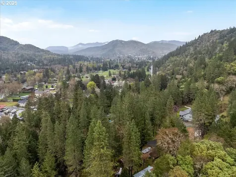8157 Rogue River Highway Grants Pass OR 97527