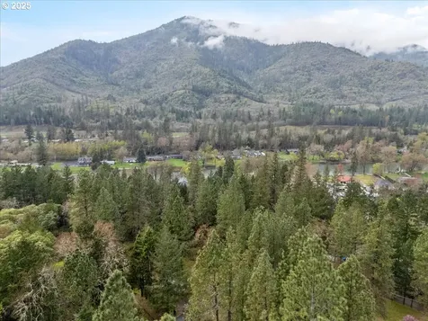 8157 Rogue River Highway Grants Pass OR 97527