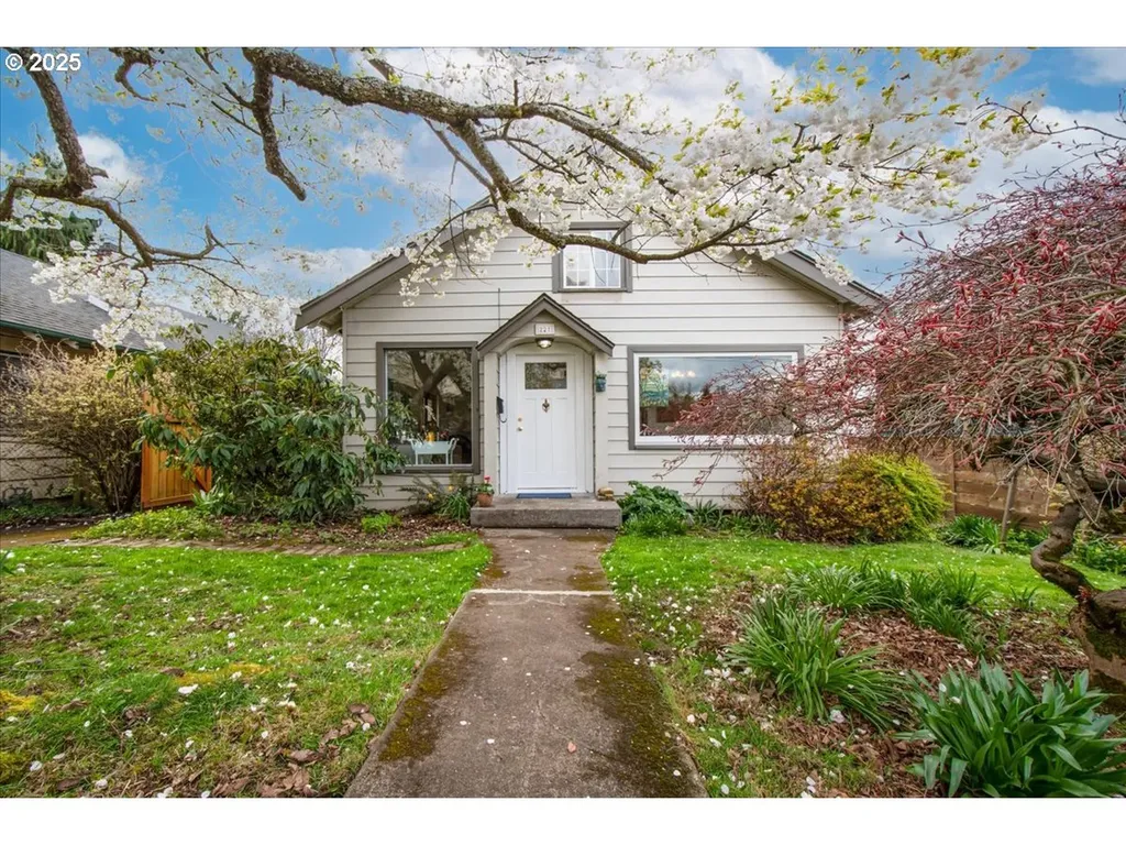 221 NE 58th Avenue Portland OR 97213