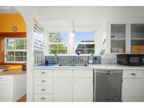 221 NE 58th Avenue Portland OR 97213