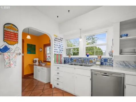 221 NE 58th Avenue Portland OR 97213