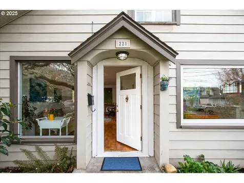 221 NE 58th Avenue Portland OR 97213