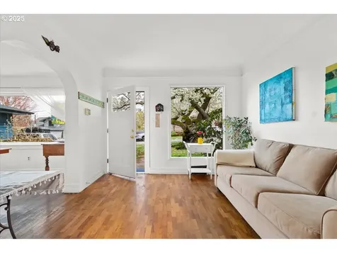 221 NE 58th Avenue Portland OR 97213