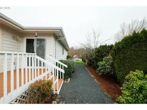 3196 La Costa Loop S Salem OR 97302